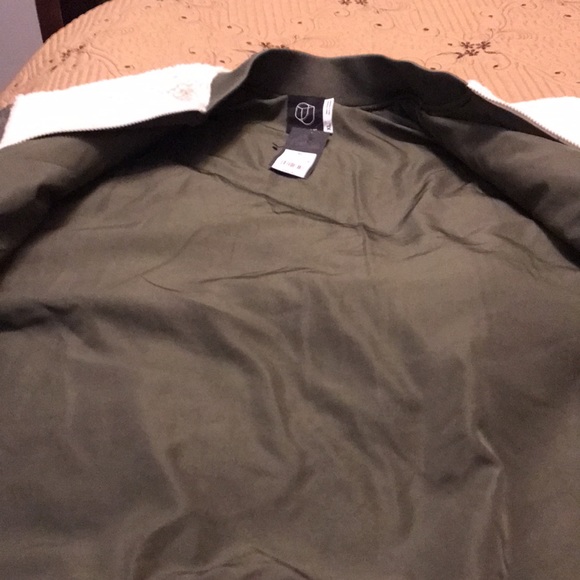 Jacket - Picture 4 of 4